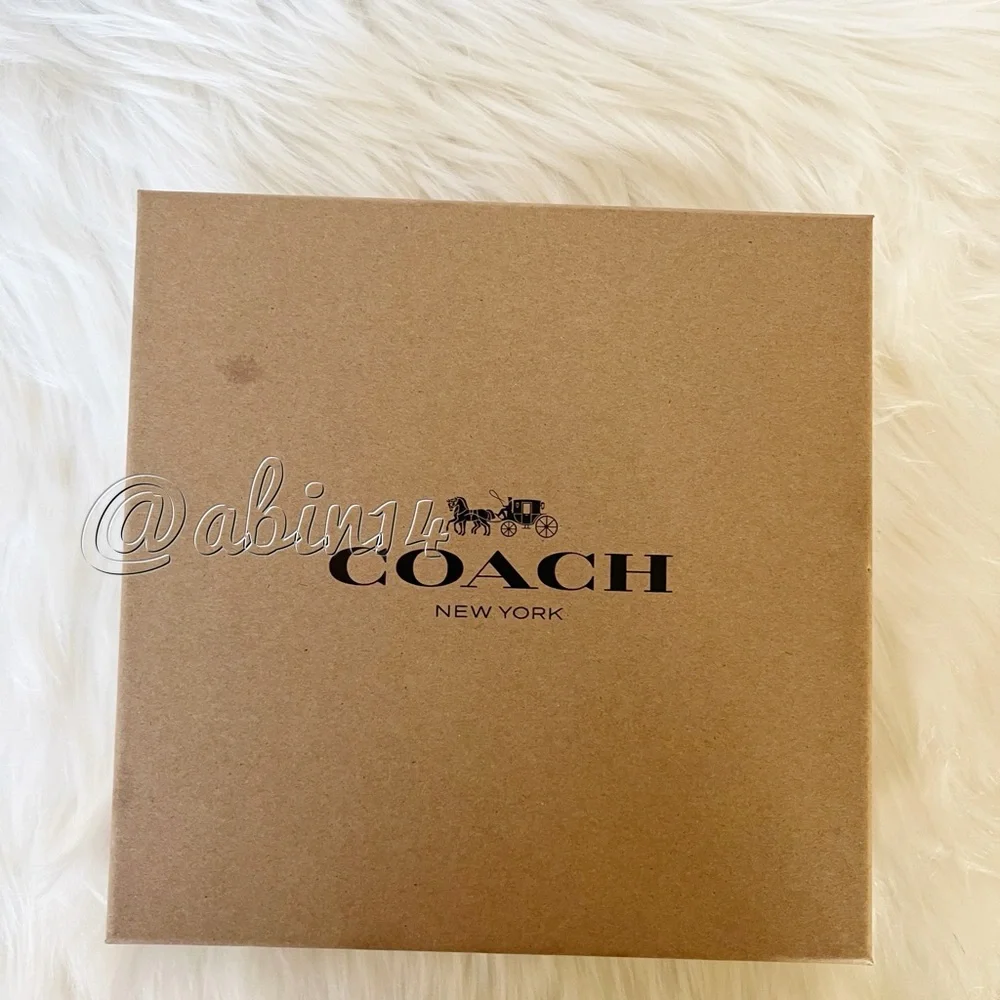 New in Box Coach Gift Boxed 3 in 1 Leather Wallet Key Fob Set